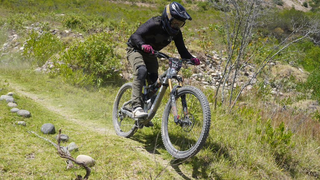 Pantalón flex verde / parches negros