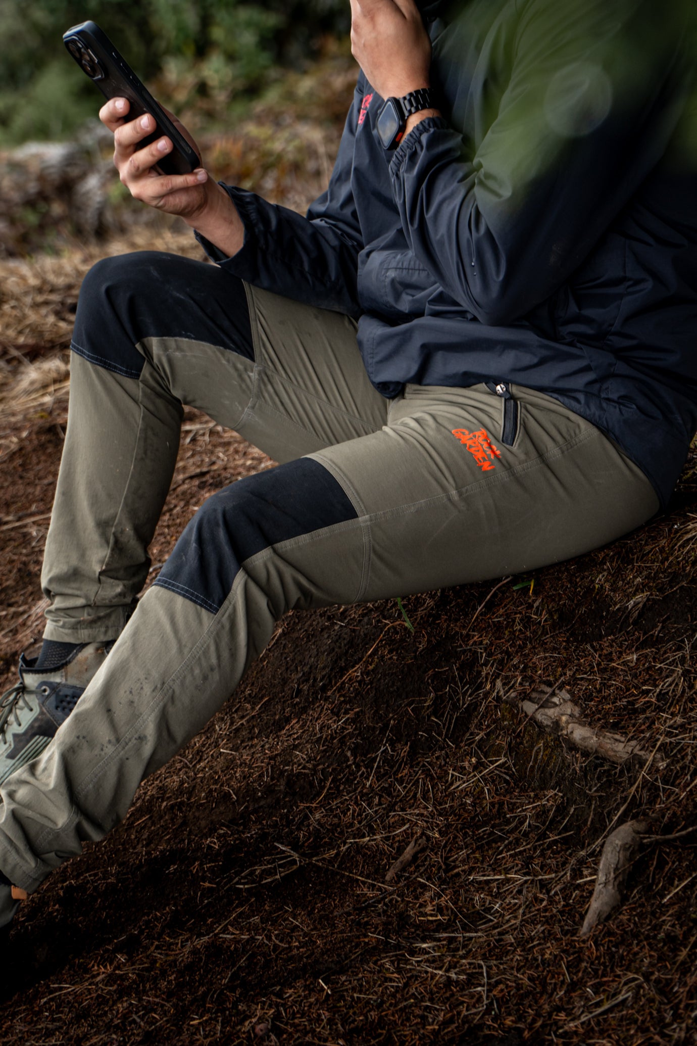 Pantalón flex verde / parches negros
